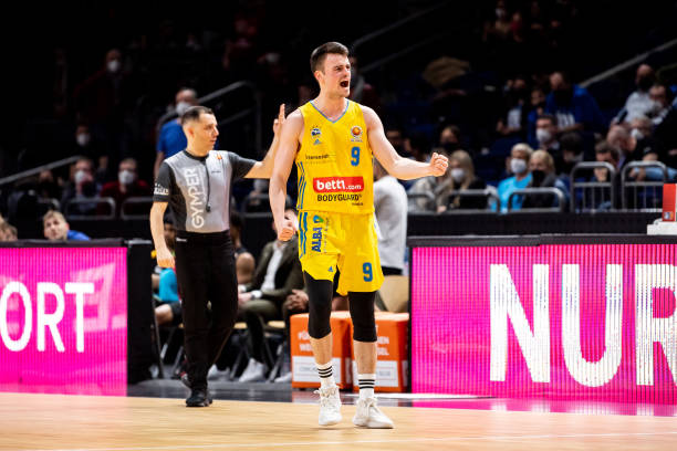 随着比赛的 随着比赛的