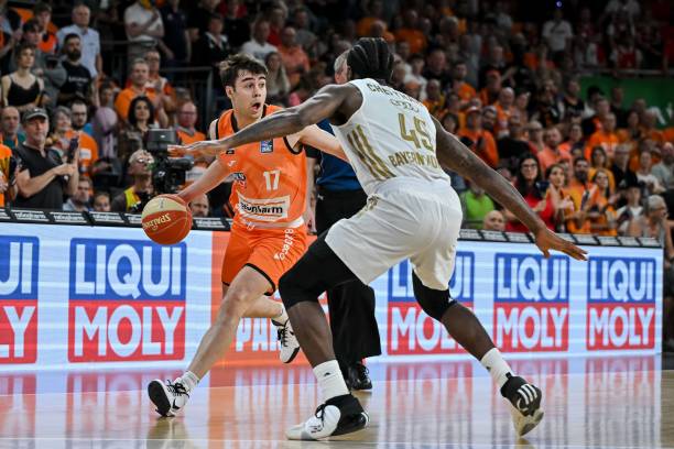 一直保持着 一直保持着