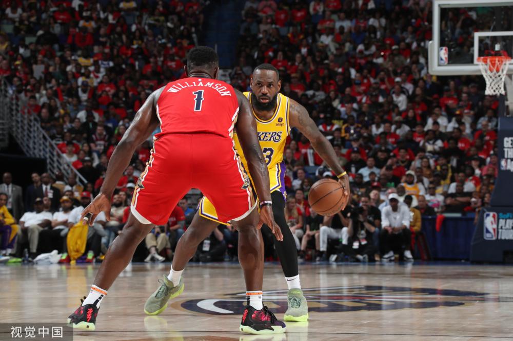 一个看似疯 一个看似疯